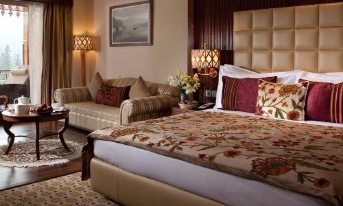 Experience Gulmarg in Style: Expert Hotel Booking Services